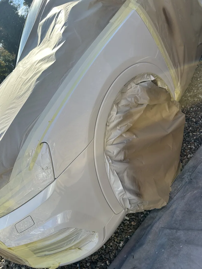 Audi — front wing refinishing: during refinishing