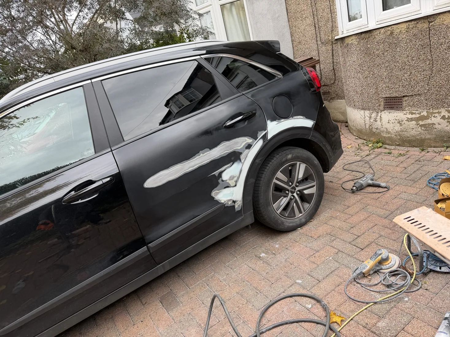 Kia — panel refinishing: during repair